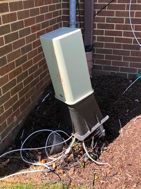 how to open outside comcast cable junction box|Outside cable is not connected : r/Comcast.